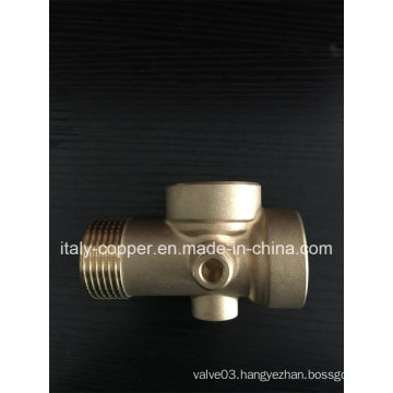 Made in China Quality Brass Five Way Pump Connector (AV9015)